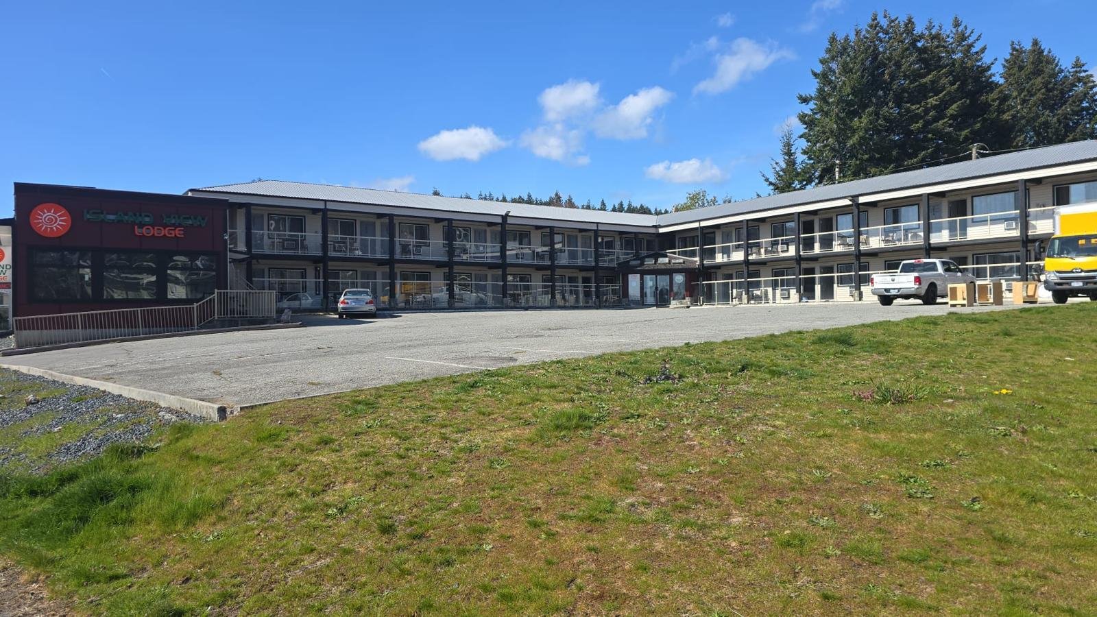 Island View Lodge motel exterior renovation completed by DQ Construction in British Columbia